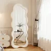 Кремово-белый