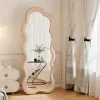Молочно-жёлтый